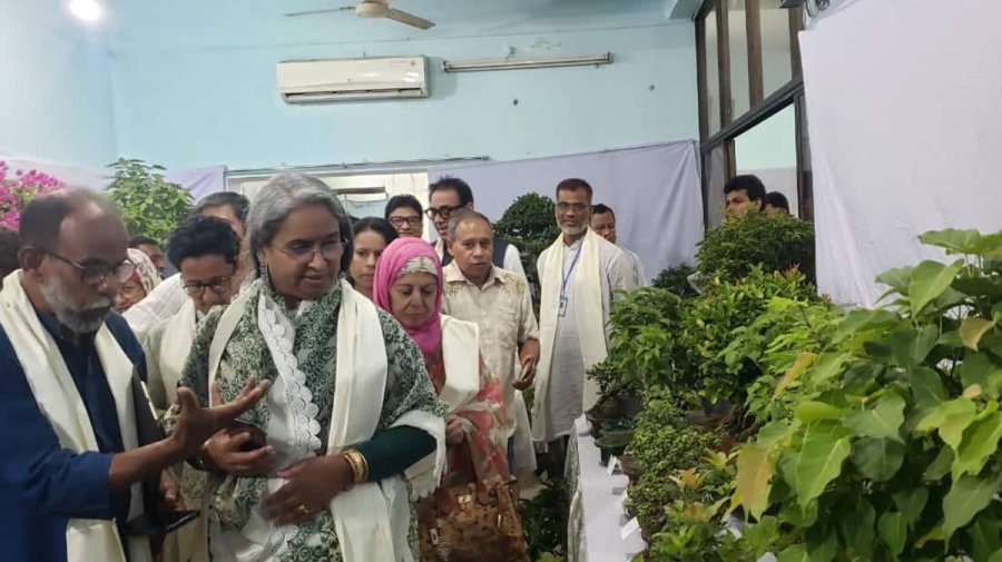 উপহার দিলে আমাকে বই বা গাছ দেবেন: শিক্ষামন্ত্রী