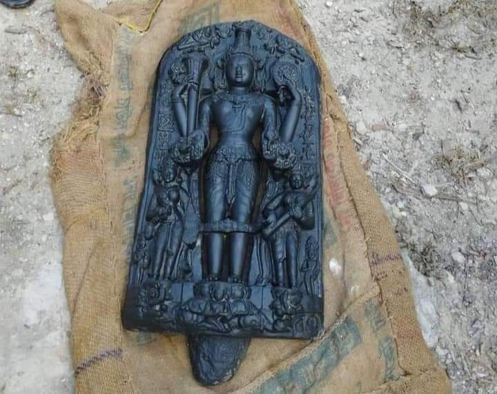 গোপালগঞ্জ জেলার মুকসুদপুর থেকে প্রায় দশ কোটি টাকা দামের একটি কষ্টি পাথরের বিষ্ণু মূর্তি উদ্ধার করেছে র‍্যাব।